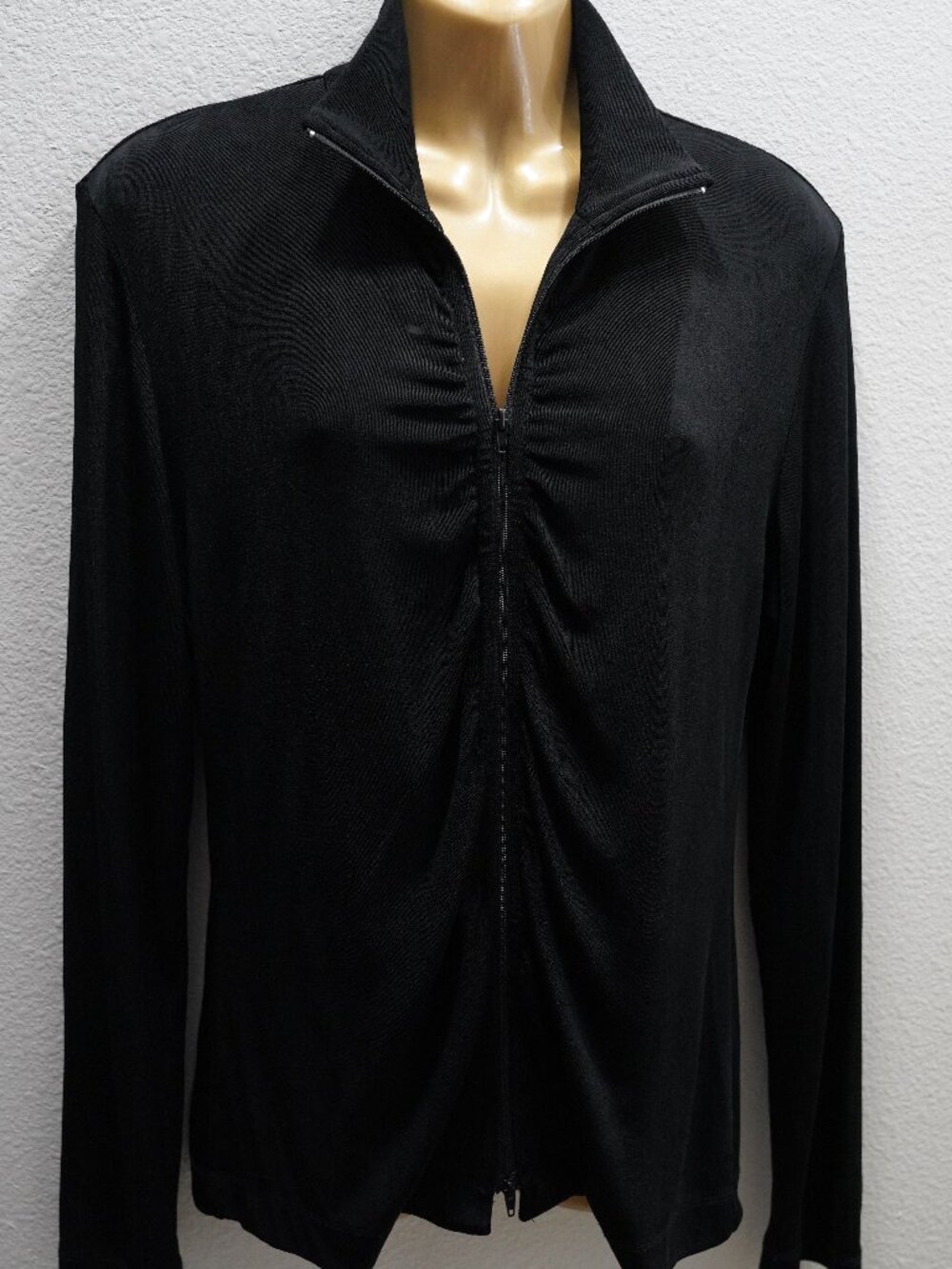 Chico's Travelers Black Zip Closure Top size 1